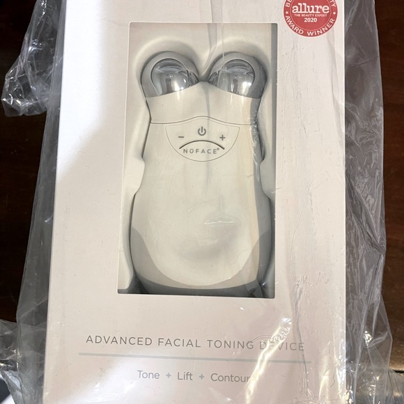 FLASH SALE🔥🔥PRICE FIRM💗NWT NUFACE TRINITY💗 with Creme activator & Brush!! - Picture 3 of 7